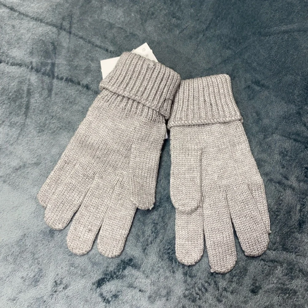 NWT. Zara Kids Gray Knit Gloves. Size 6-9 years.